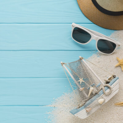 flat-lay-composition-with-beach-accessories
